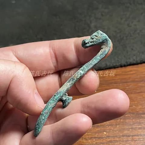 Antique-Style Bronze Animal Belt Hook Hand Piece