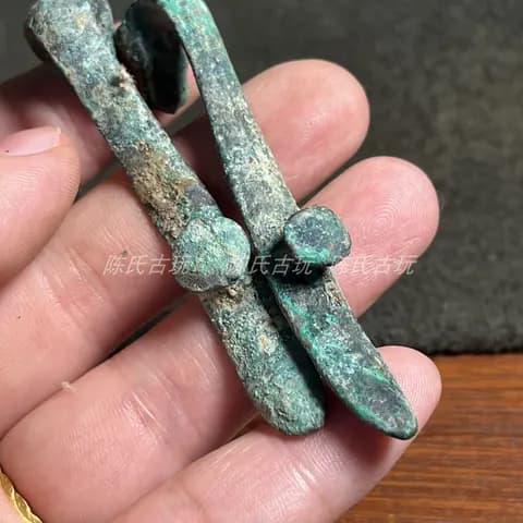 Antique-Style Bronze Animal Belt Hook Hand Piece image 3