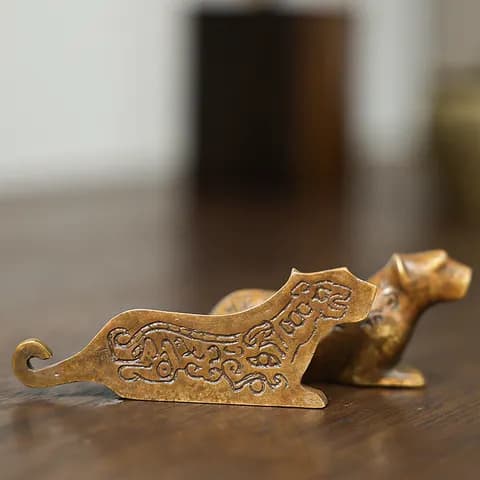 Bronze Tiger Tally Paperweight image 3