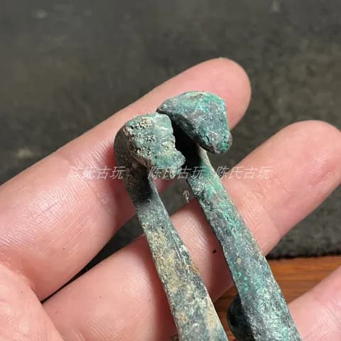 Antique-Style Bronze Animal Belt Hook Hand Piece image 2