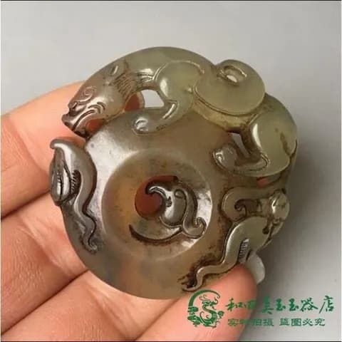 Antique-Style Xiuyan Jade Dragon-and-Phoenix Peace Buckle