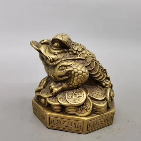 Copper Three-Legged Money Toad Ornament image 2