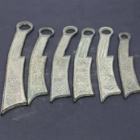 Spring and Autumn–Warring States-Style Bronze Knife Coin image 3
