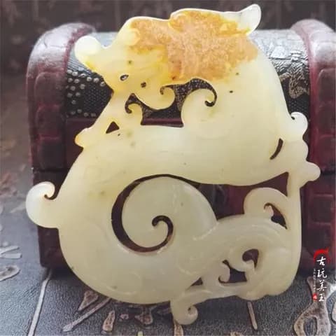 Xiuyan Jade Flying-Dragon Bi Disc Pendant