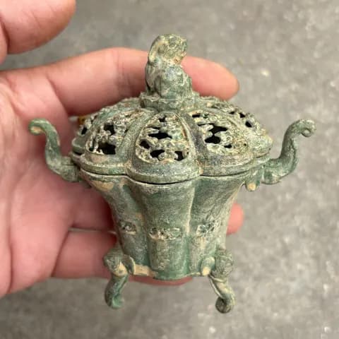 Antique-Style Copper-Alloy Three-Legged Incense Burner with Lion Lid and Twin Handles image 3