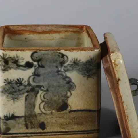 Blue-and-White Square Covered Jar image 2