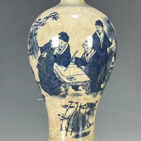 Antique-Style Blue-and-White Crackle-Glaze Meiping Vase with Figural Scene
