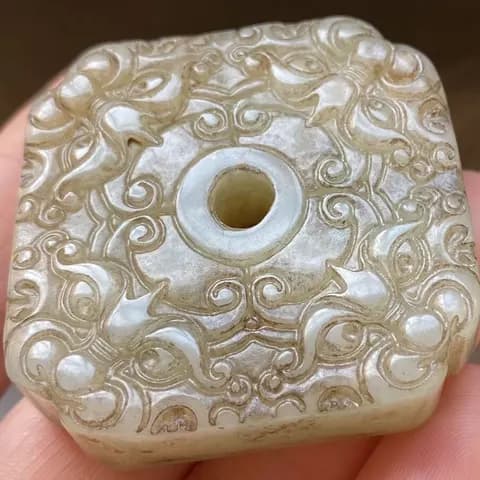 Antique-Style Xiuyan Jade Mythical Beast Pendant image 3