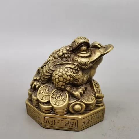 Copper Three-Legged Money Toad Ornament image 3