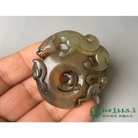 Antique-Style Xiuyan Jade Dragon-and-Phoenix Peace Buckle image 2