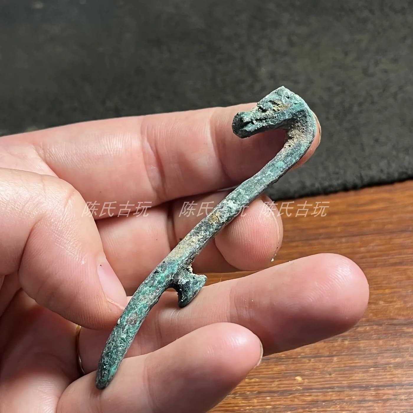 Antique-Style Bronze Animal Belt Hook Hand Piece