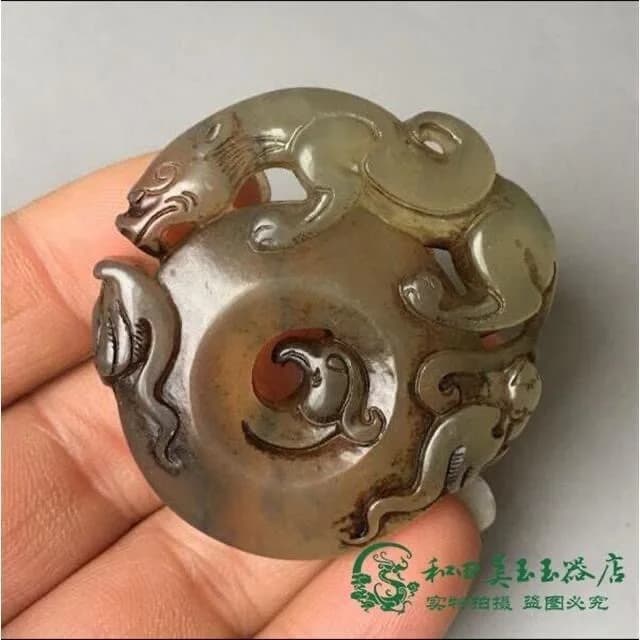 Antique-Style Xiuyan Jade Dragon-and-Phoenix Peace Buckle