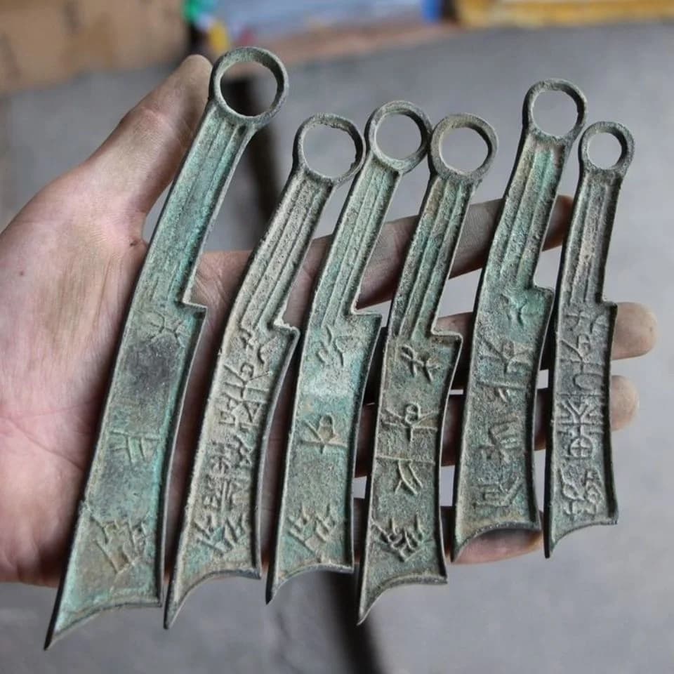 Spring and Autumn–Warring States-Style Bronze Knife Coin