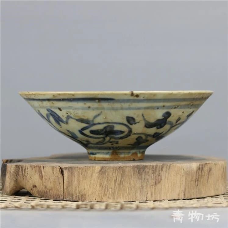 Blue-and-White Hand-Painted Phoenix Motif Conical Bowl