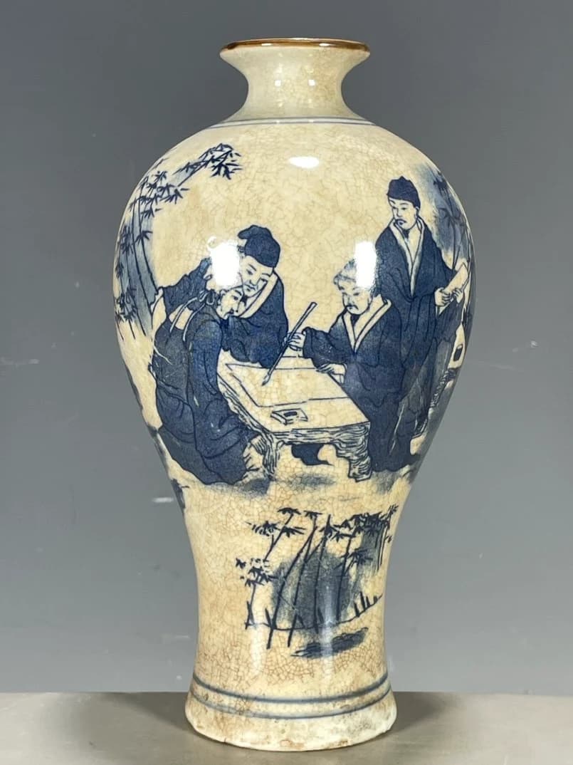 Antique-Style Blue-and-White Crackle-Glaze Meiping Vase with Figural Scene