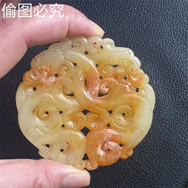 Xiuyan Jade Openwork Double-Dragon Pendant